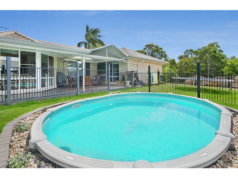 2 Valencia Springs Drive, Redland Bay QLD 4165