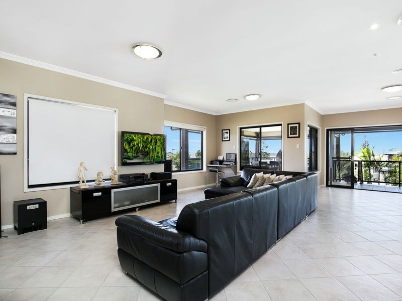 2 Baylink Drive, Redland Bay QLD 4165