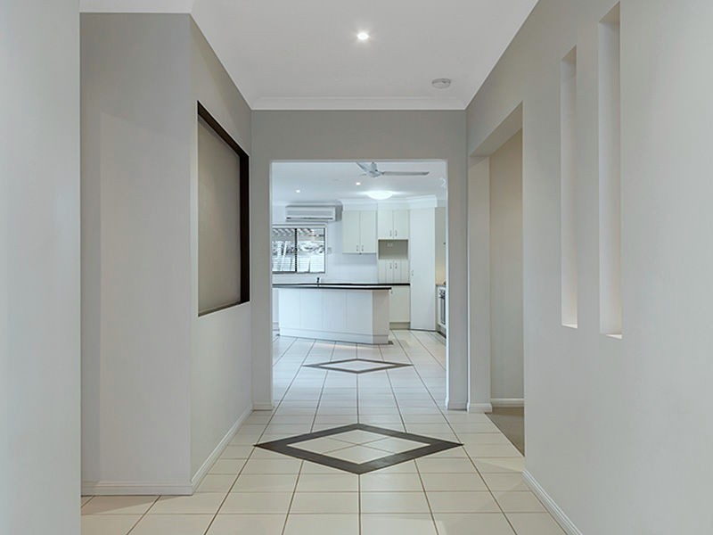 27 Ebony Cres, Redland Bay QLD 4165