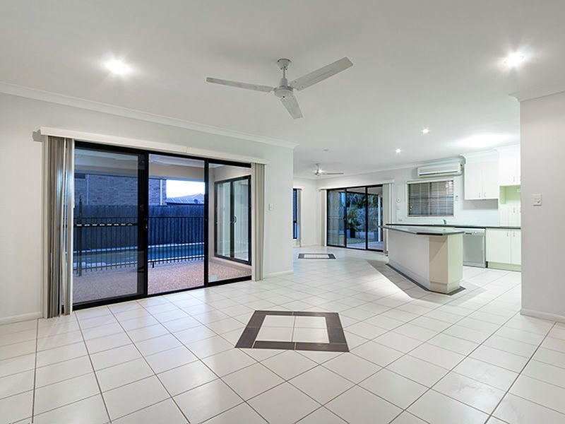 27 Ebony Cres, Redland Bay QLD 4165