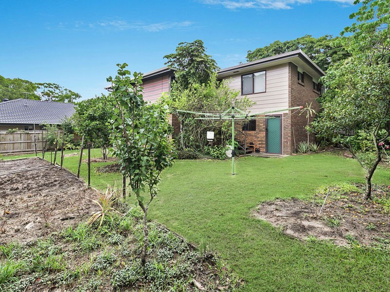 8A HOLLY ROAD, Victoria Point QLD 4165