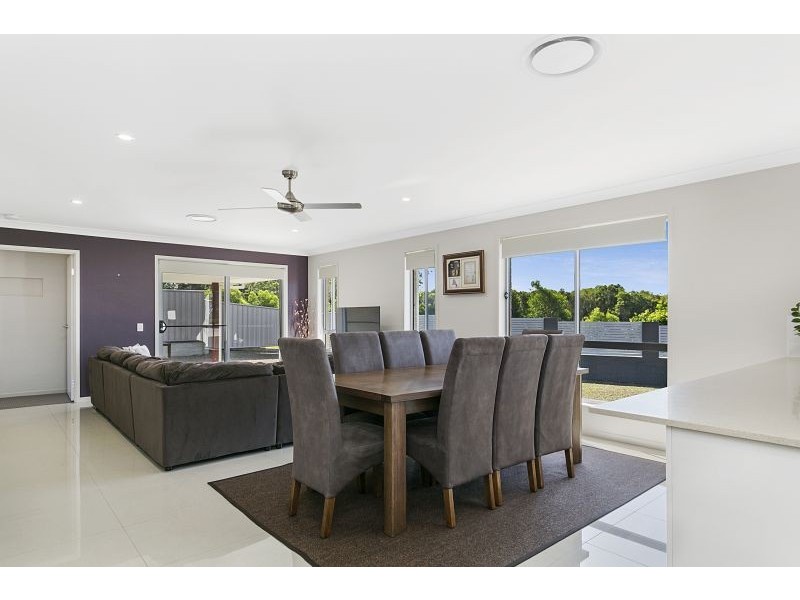 52 Capella Drive, Redland Bay QLD 4165