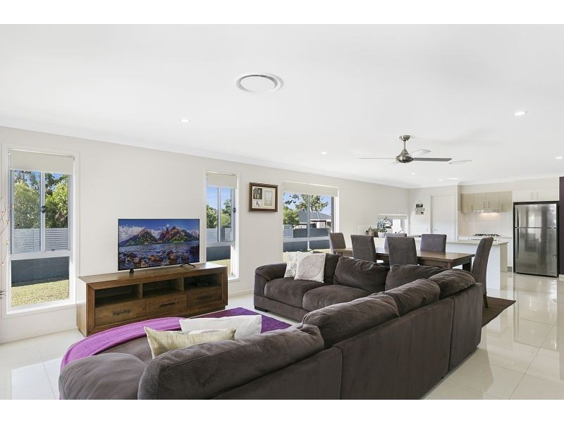 52 Capella Drive, Redland Bay QLD 4165