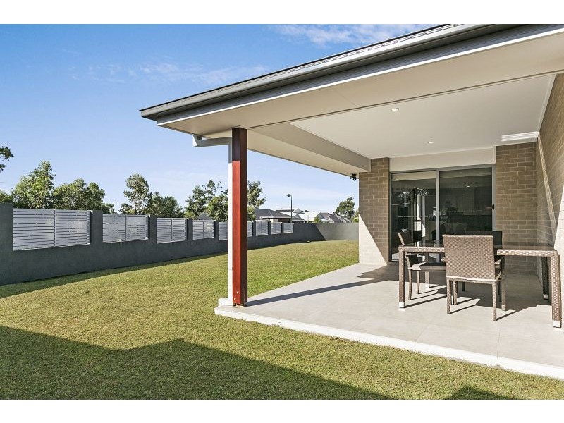 52 Capella Drive, Redland Bay QLD 4165