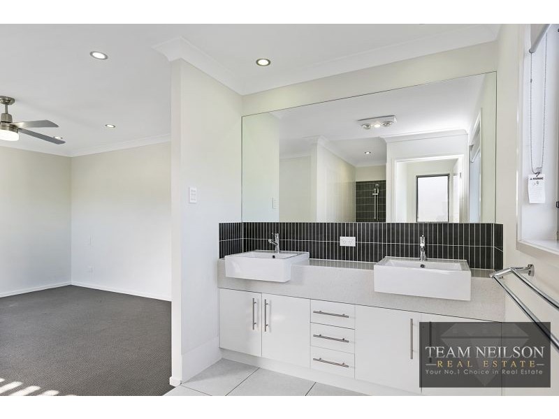 7B Bream Place, Redland Bay QLD 4165