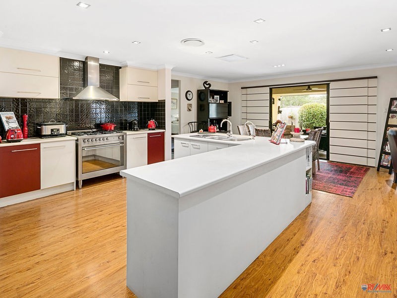 15 Caswell Crescent, Redland Bay QLD 4165