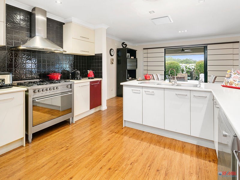 15 Caswell Crescent, Redland Bay QLD 4165