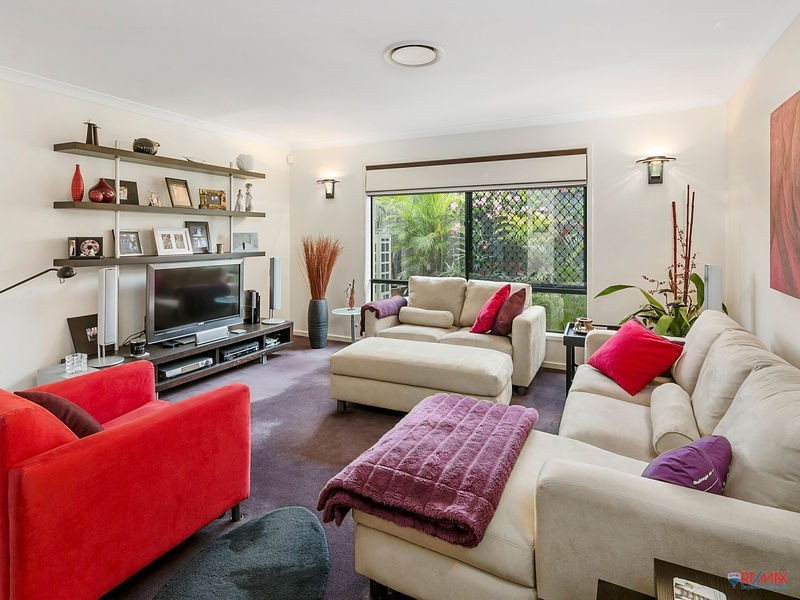 15 Caswell Crescent, Redland Bay QLD 4165