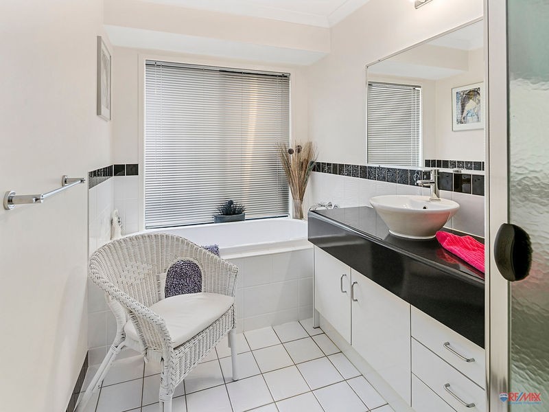 15 Caswell Crescent, Redland Bay QLD 4165