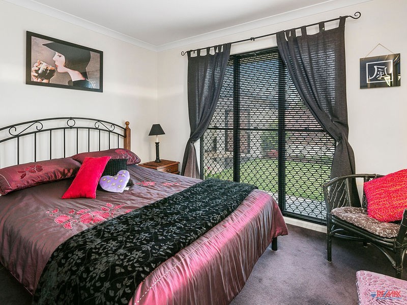 15 Caswell Crescent, Redland Bay QLD 4165