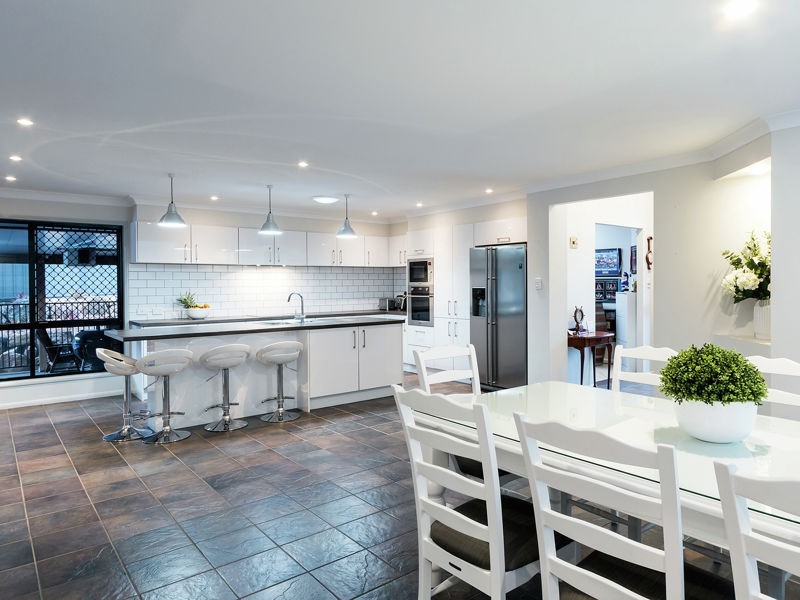 28 Grevillea St, Redland Bay QLD 4165