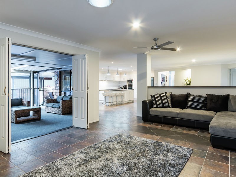 28 Grevillea St, Redland Bay QLD 4165