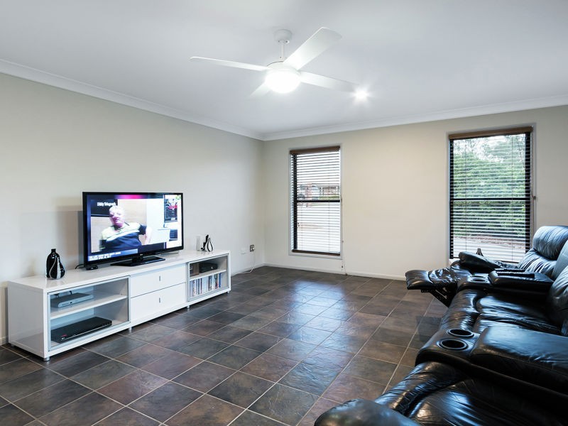 28 Grevillea St, Redland Bay QLD 4165