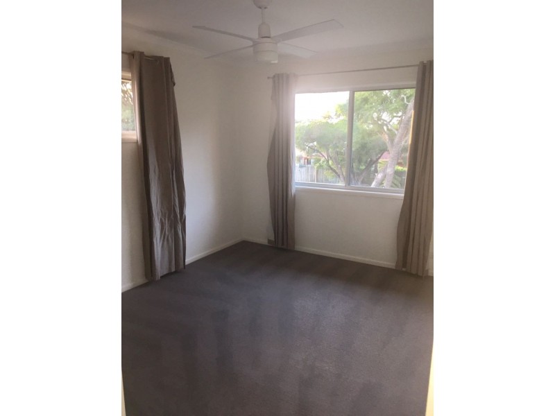 11 Holloway St, Birkdale QLD 4159