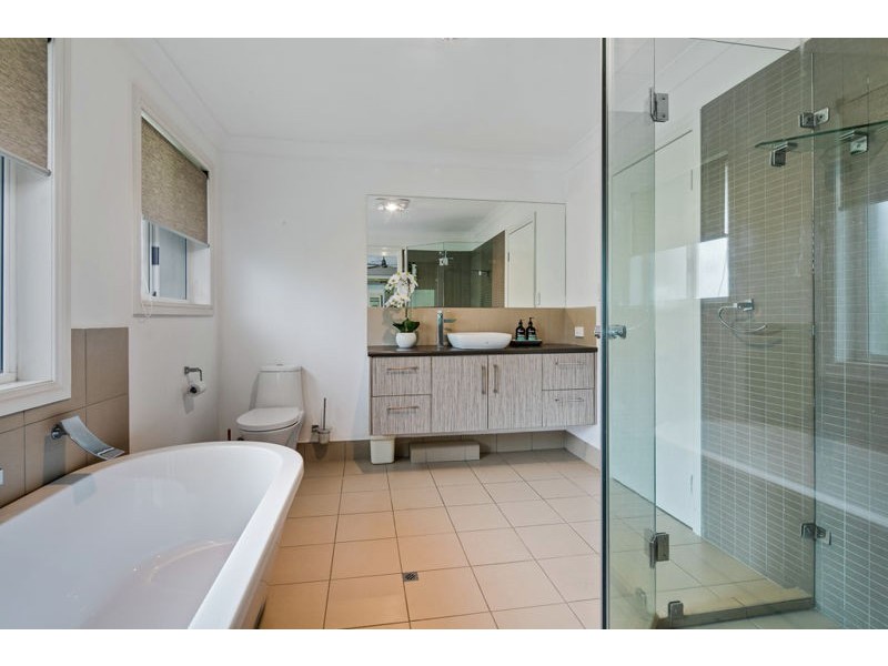 7 Captains Court, Raby Bay QLD 4163