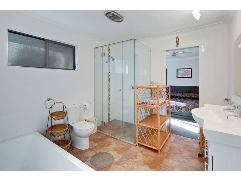 1 Tukkeri St, Macleay Island QLD 4184