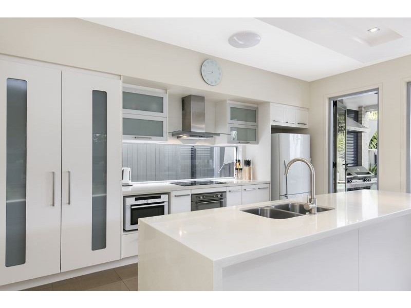 111 Torquay Road, Redland Bay QLD 4165