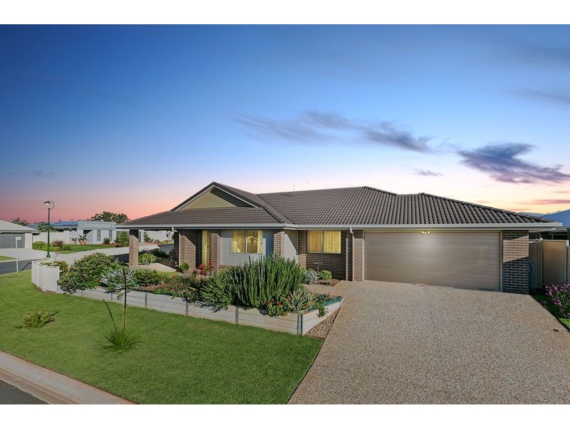 8 Willis Close, Redland Bay QLD 4165