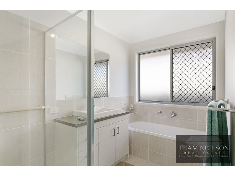 8 Willis Close, Redland Bay QLD 4165