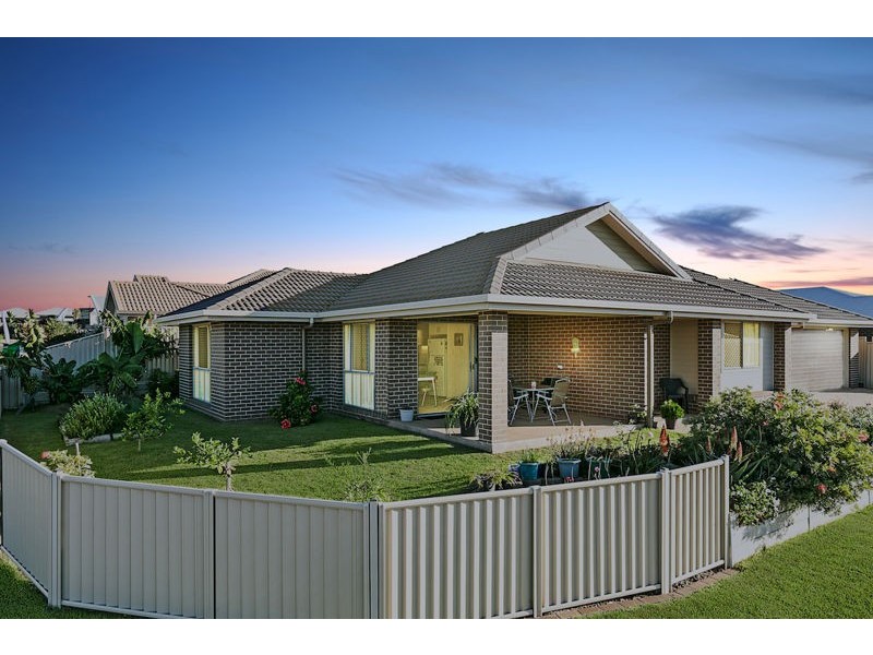 8 Willis Close, Redland Bay QLD 4165
