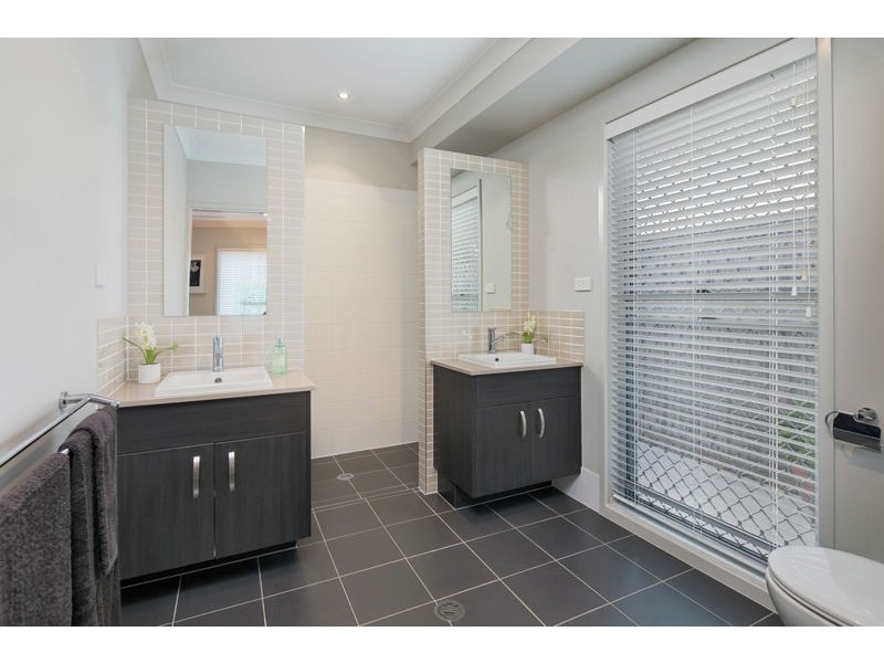 12 Clive Road, Birkdale QLD 4159
