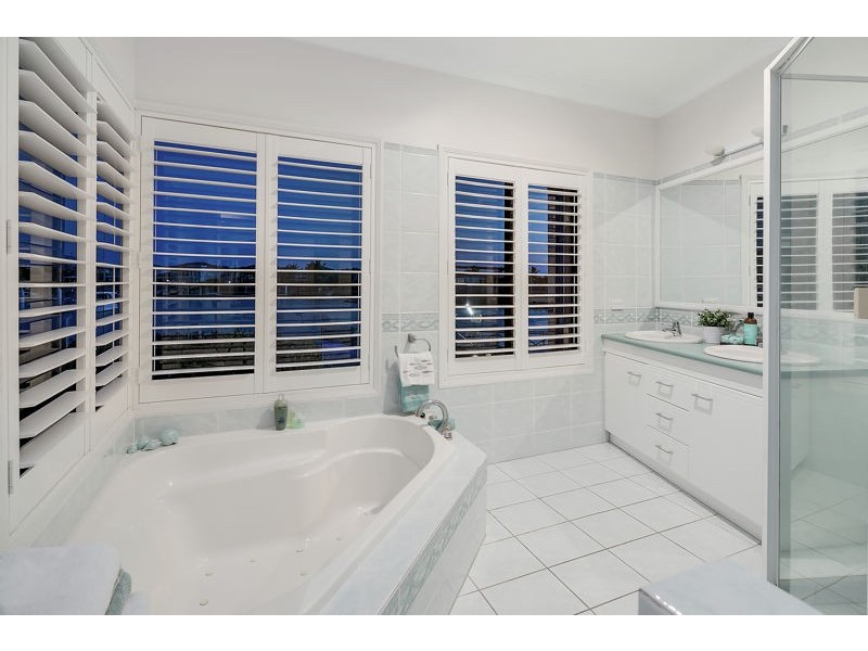 34 Piermont Place, Raby Bay QLD 4163