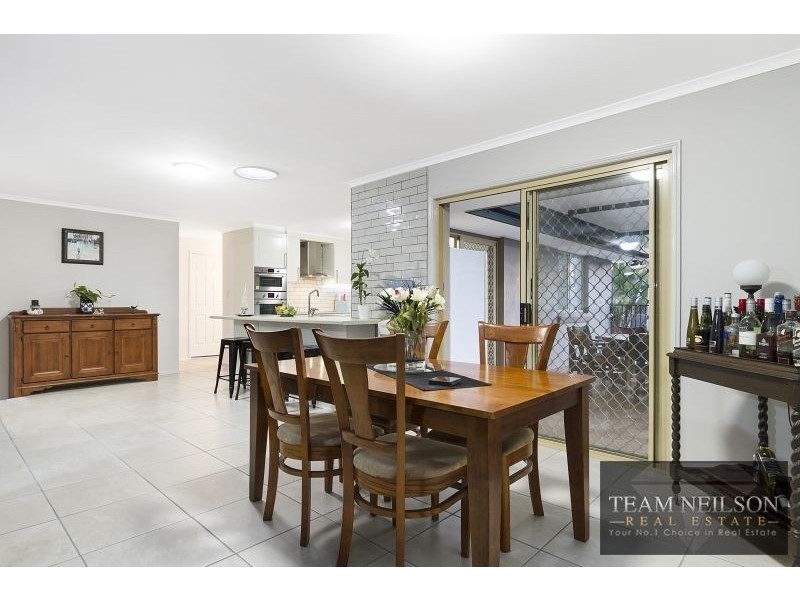 4 Montrose Place, Redland Bay QLD 4165