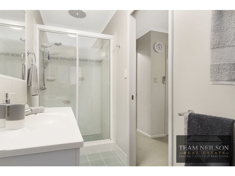 4 Montrose Place, Redland Bay QLD 4165