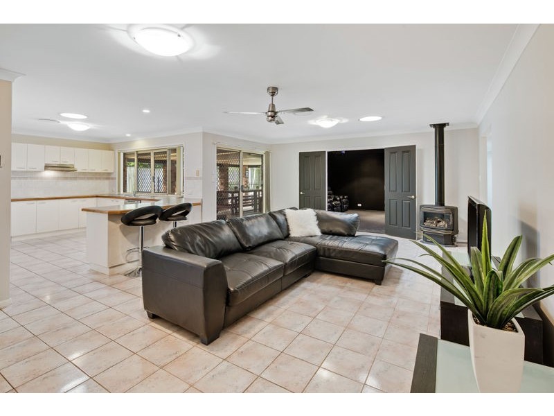 2 Harrogate Terrace, Birkdale QLD 4159
