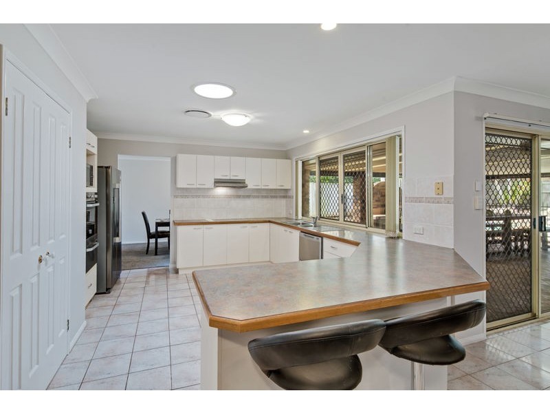 2 Harrogate Terrace, Birkdale QLD 4159
