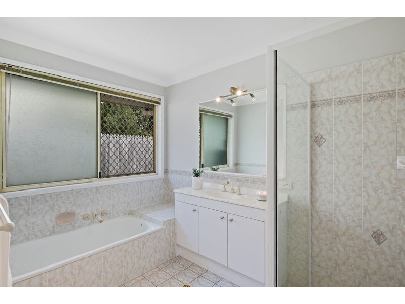 2 Harrogate Terrace, Birkdale QLD 4159