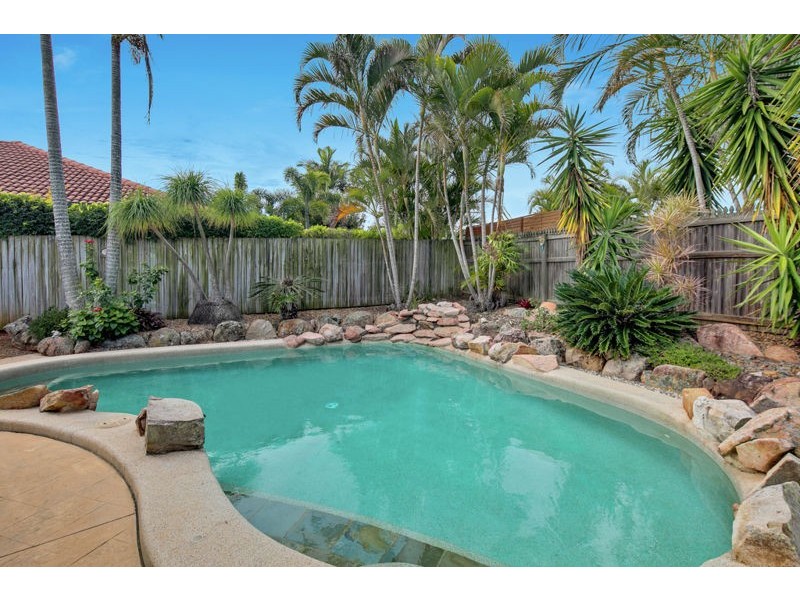 2 Harrogate Terrace, Birkdale QLD 4159