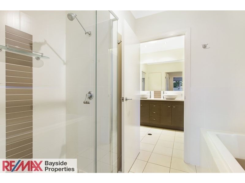 2 Bellevista Crescent, Wellington Point QLD 4160