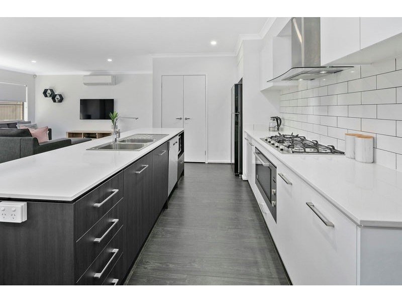 50 Capella Drive, Redland Bay QLD 4165