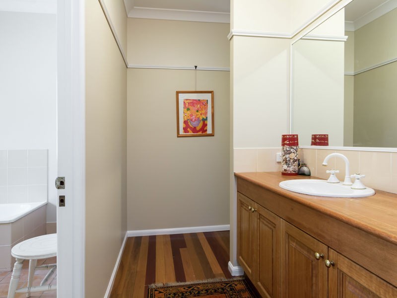 108 Winston Rd, Sheldon QLD 4157