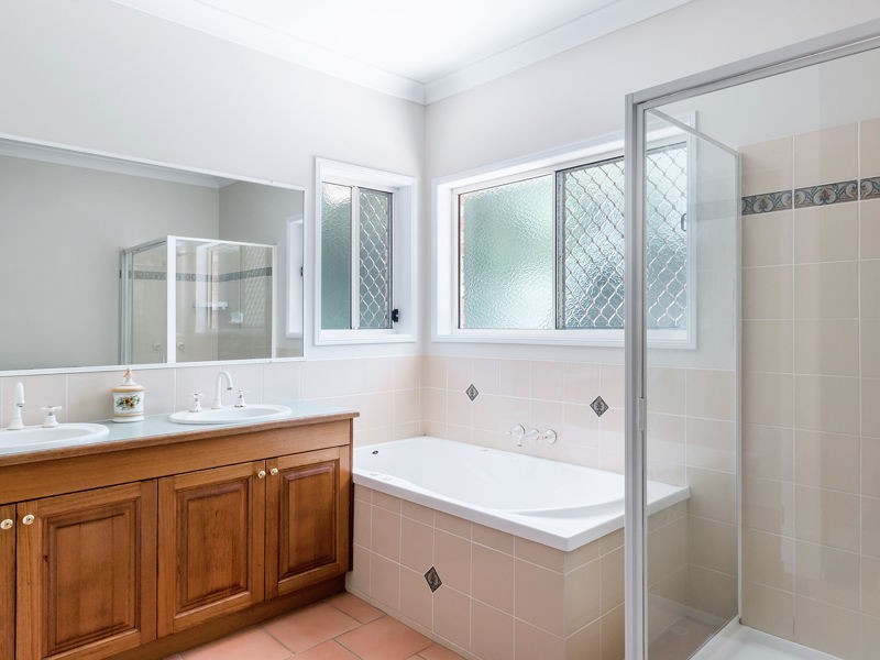 108 Winston Rd, Sheldon QLD 4157
