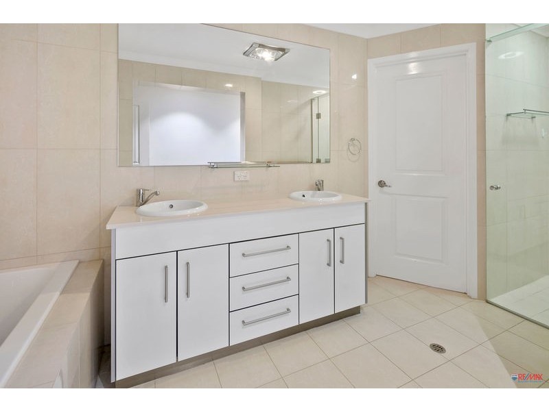 11 Agnes Street, Birkdale QLD 4159