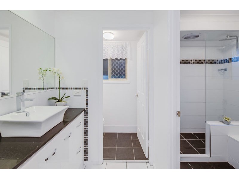 11 Carisbrooke Court, Birkdale QLD 4159