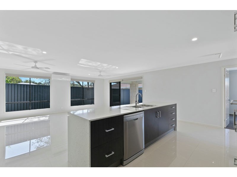 2/19 Anita Street, Redland Bay QLD 4165