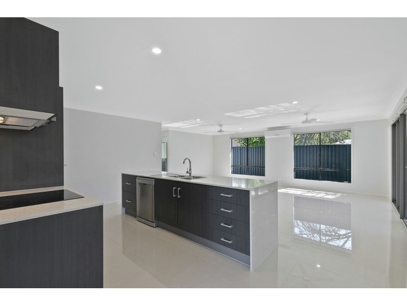 2/19 Anita Street, Redland Bay QLD 4165