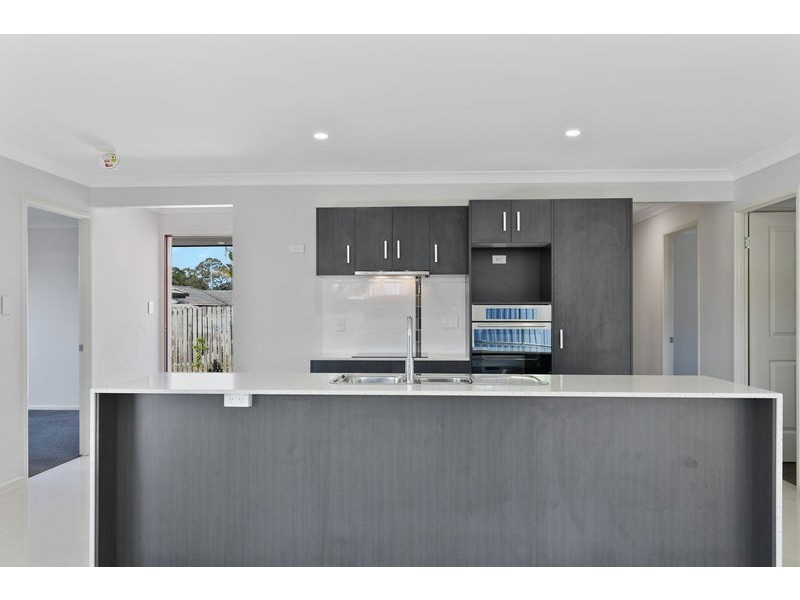 2/19 Anita Street, Redland Bay QLD 4165