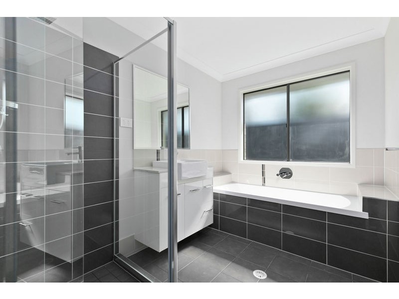 2/19 Anita Street, Redland Bay QLD 4165