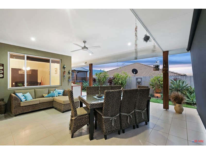 11 Magnetic Place, Redland Bay QLD 4165