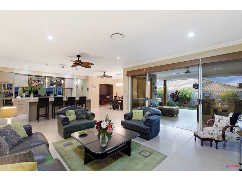 11 Magnetic Place, Redland Bay QLD 4165