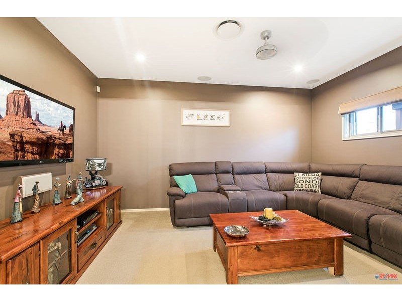 11 Magnetic Place, Redland Bay QLD 4165