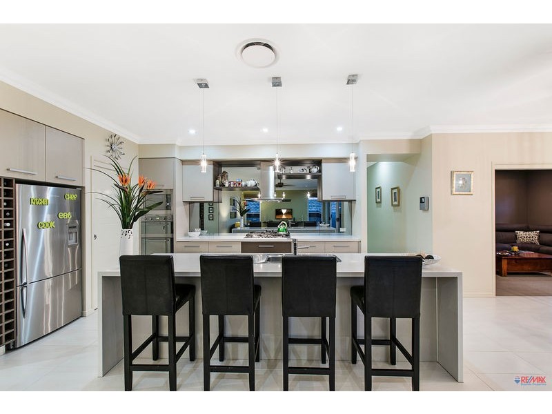 11 Magnetic Place, Redland Bay QLD 4165