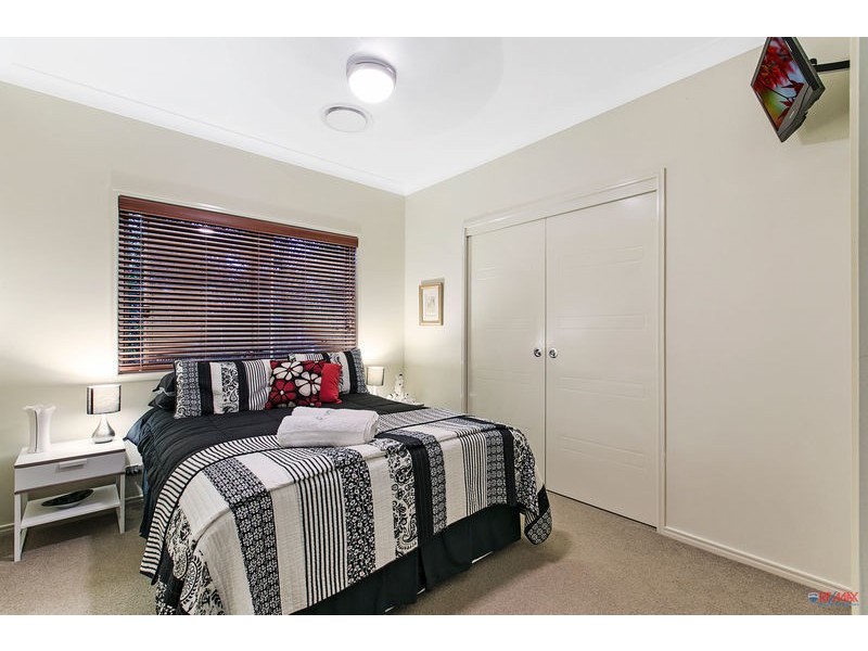 11 Magnetic Place, Redland Bay QLD 4165