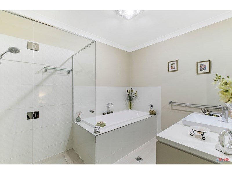 11 Magnetic Place, Redland Bay QLD 4165