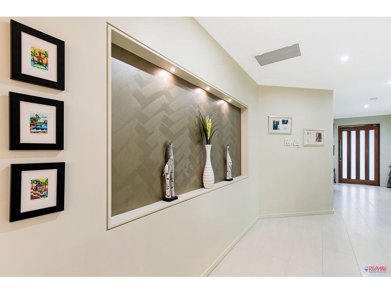 11 Magnetic Place, Redland Bay QLD 4165