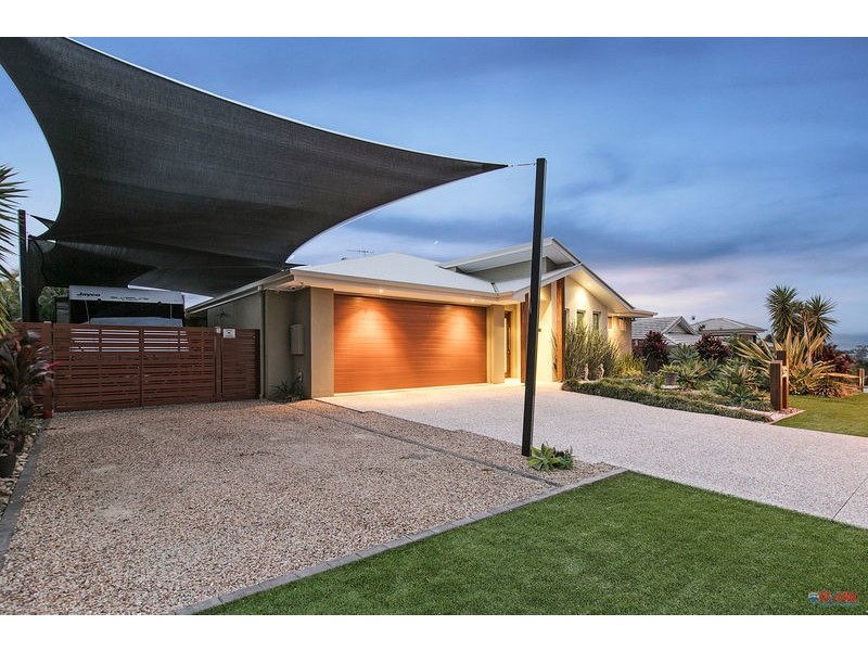 11 Magnetic Place, Redland Bay QLD 4165